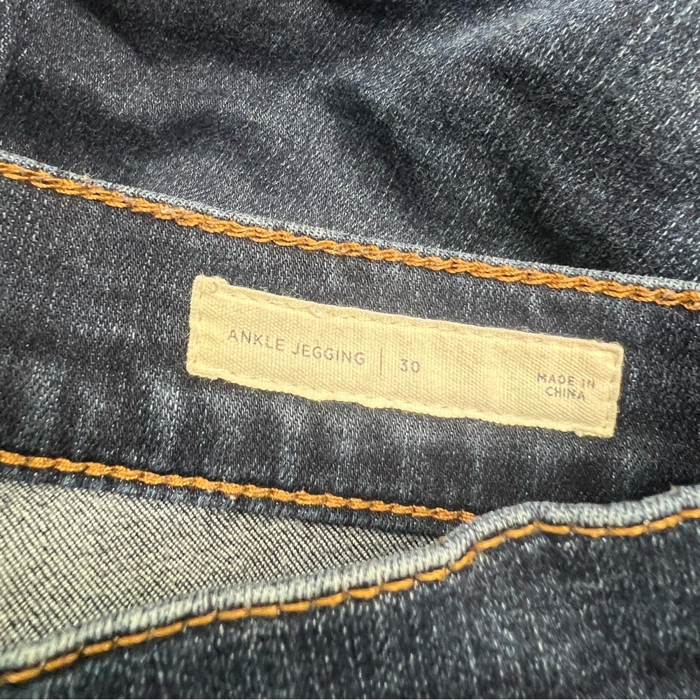 Distressed denim - Picture 2 of 3